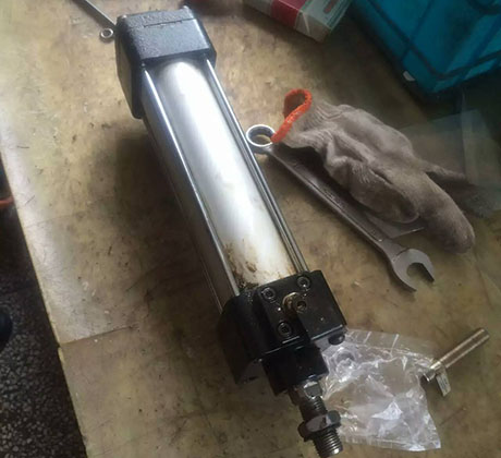 數控加工（gōng）中心打刀缸故障